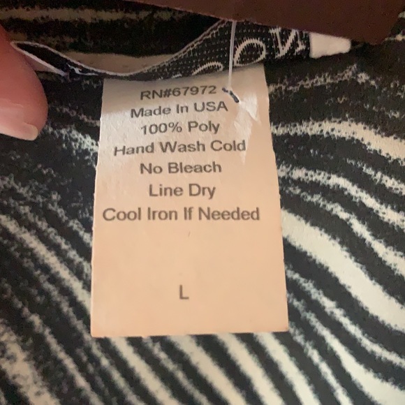 Limited Edition Kokoon Botique Brand. Made in the USA“ The good wife “ blouse. - Picture 6 of 6